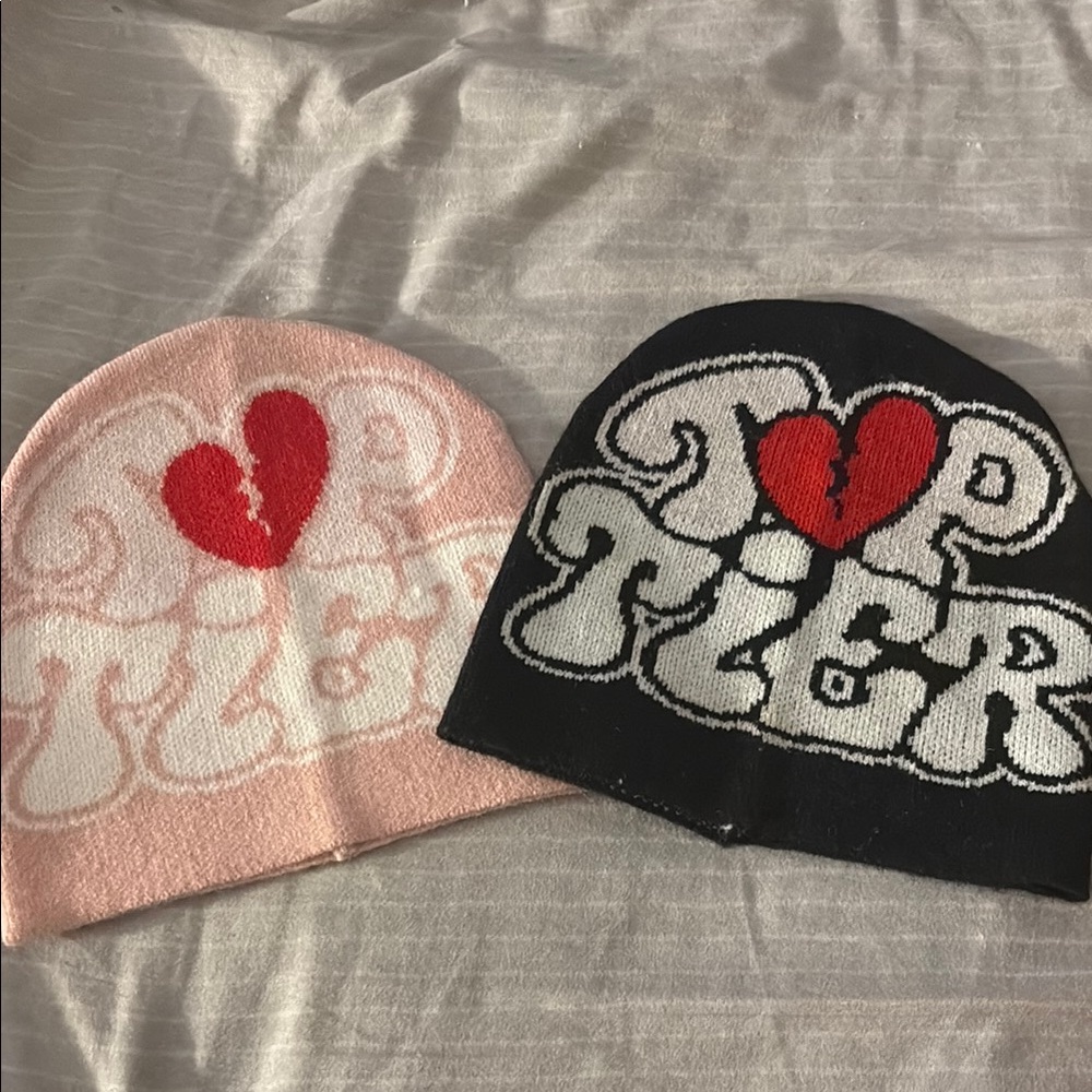 SHEIN Kids Heart Beanie Set - Pink and Black